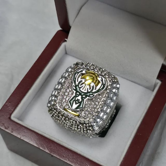 Milwaukee Bucks 2021NBA Champion ring